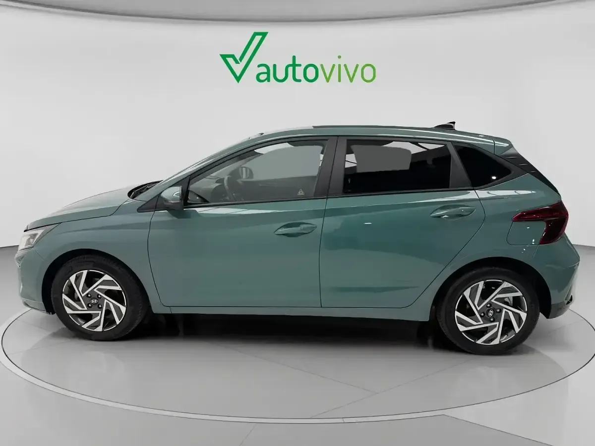 Usado Hyundai i20 100 CV (73 kW) 2025 Verde Utilitario