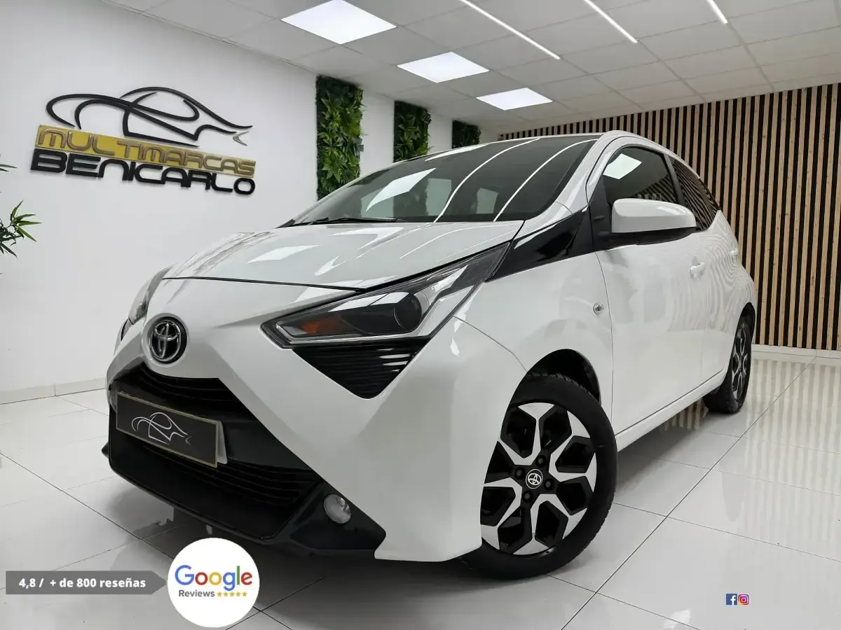 Używany Toyota Aygo X-play 72 KM (52 kW) 2020 Biały Hatchback