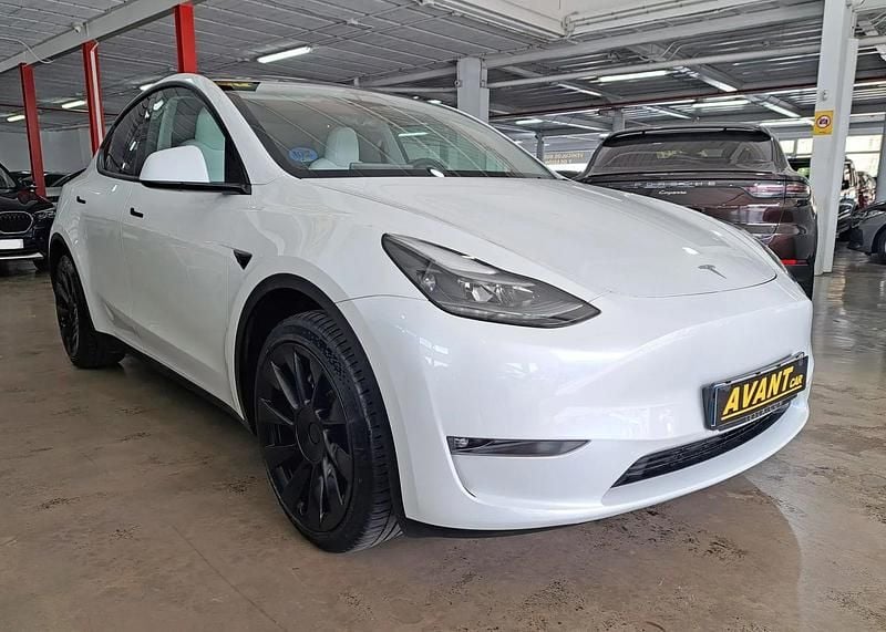 Begagnad Tesla Model Y 258 kW (351 HK) 2024 Vit SUV