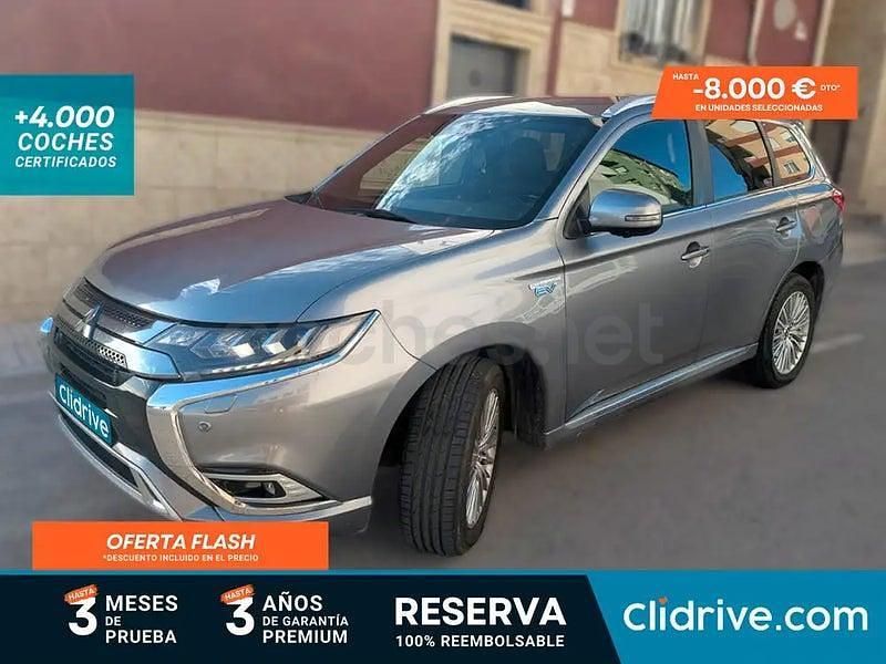 Usado Mitsubishi Outlander P-HEV 224 CV (164 kW) 2018 Gris / plata SUV