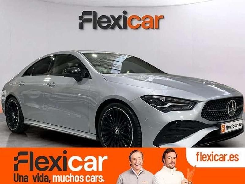 Gris Usado 2025 Mercedes CLA220 Berlina | 43.990 € (Un poco caro) - Imagen 1/4