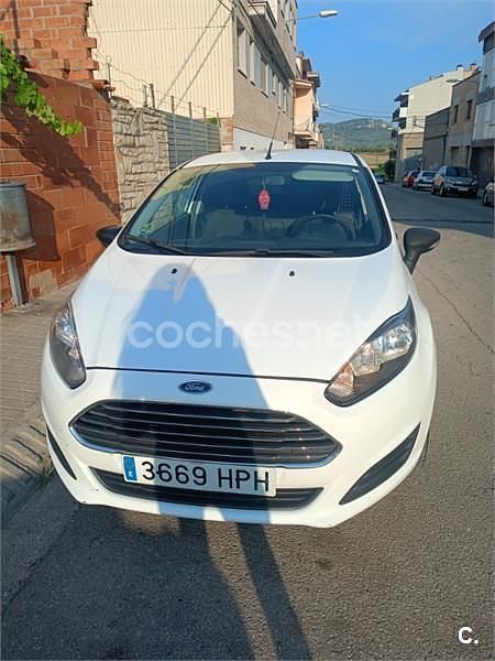 Blanco Usado 2013 Ford Fiesta Trend Utilitario | 4000 € (Buen precio) - Imagen 1/4