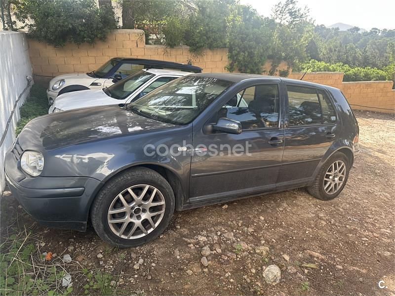 Usado VW Golf IV Highline 130 CV (95 kW) 2003 Gris / plata Berlina