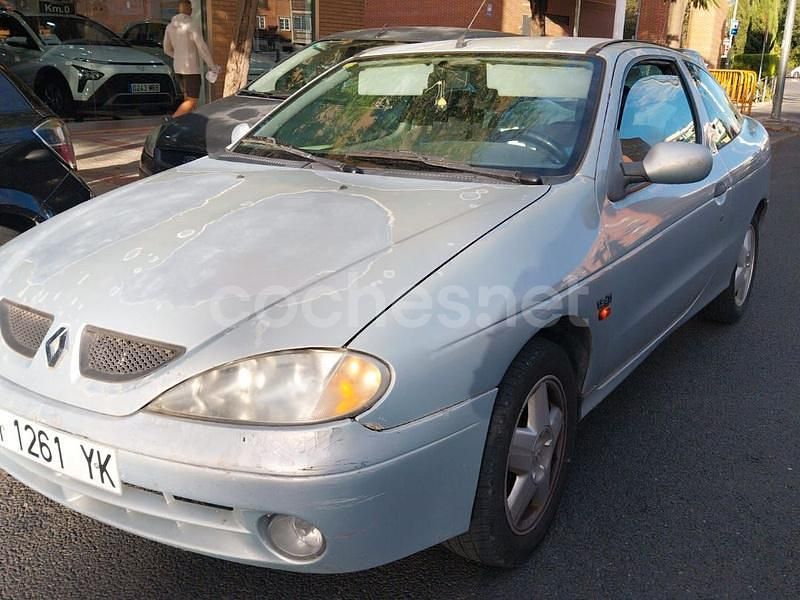 Gris / plata Usado 1999 Renault Mégane Coupé Coupe | 1100 € - Imagen 1/4