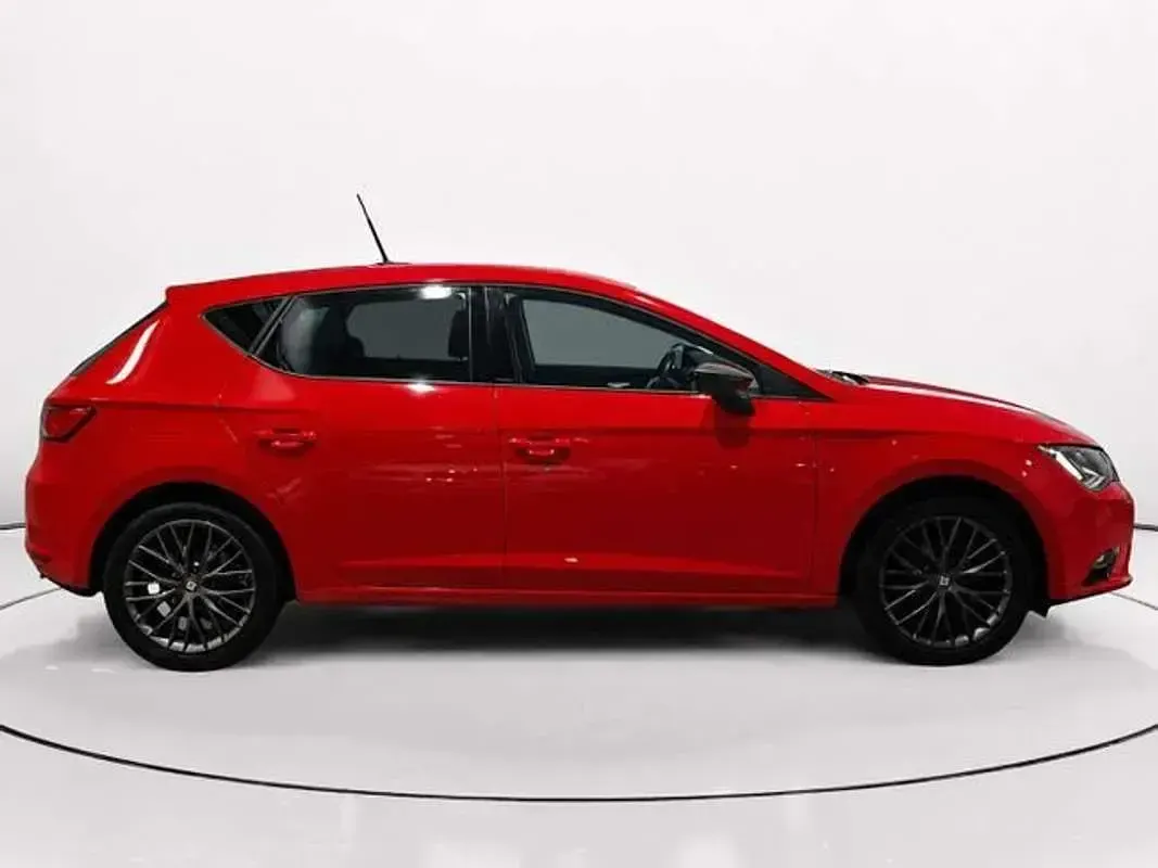 Usado Seat Leon Style 110 CV (80 kW) 2015 Rojo Utilitario