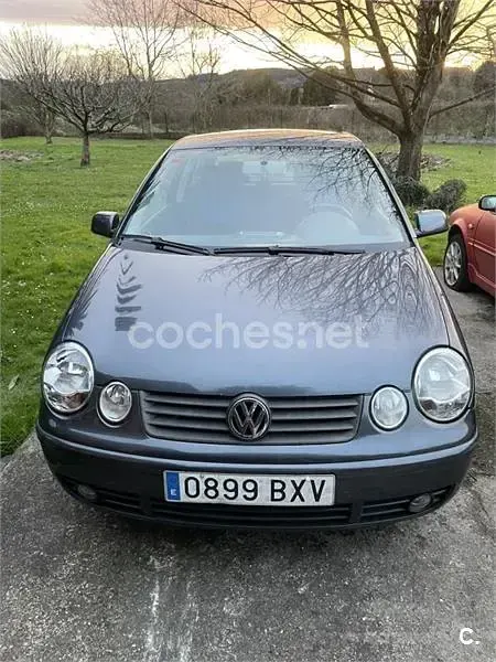 Usado VW Polo Trendline 65 CV (47 kW) 2002 Gris / plata Berlina