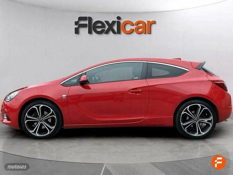 Usado Opel Astra GTC Sportive 200 CV (147 kW) 2016 Rojo Utilitario