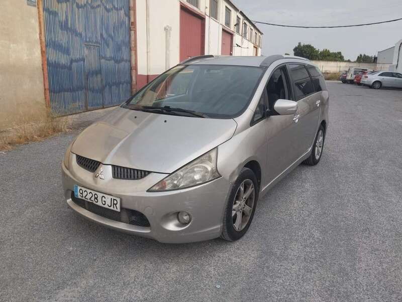 Beige Usado 2009 Mitsubishi Grandis Intense+ Monovolumen | 3300 € - Imagen 1/4