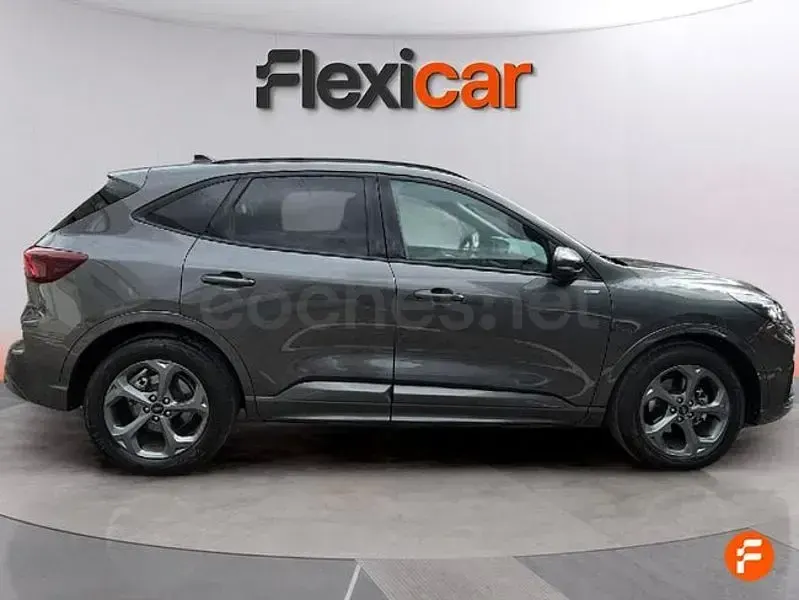 Usado Ford Kuga ST-Line 150 CV (110 kW) 2025 Gris / plata SUV
