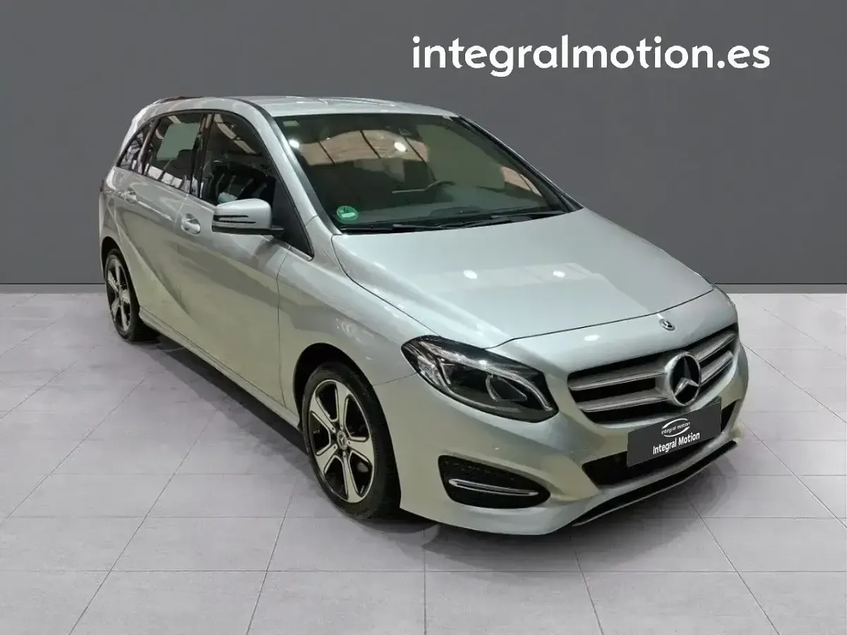 Usado Mercedes B200 136 CV (100 kW) 2018 Gris Utilitario