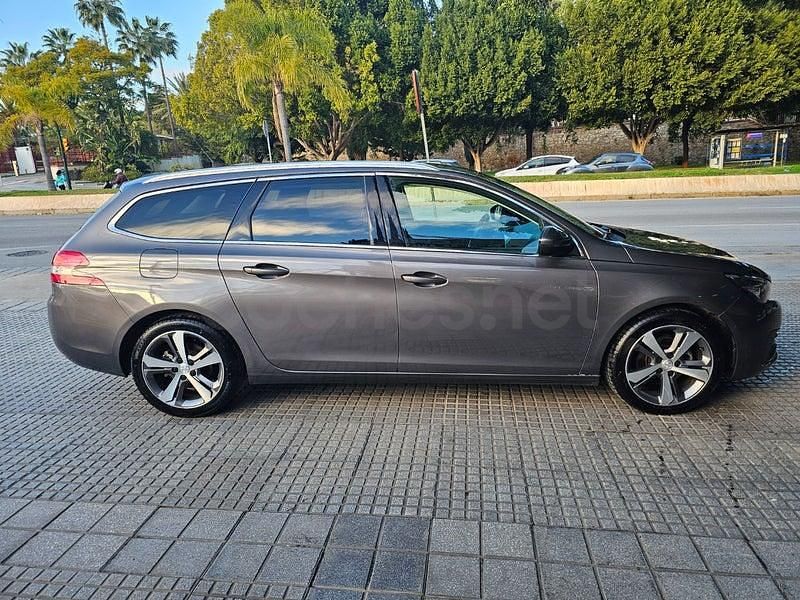 Usado Peugeot 308 SW Allure 130 CV (95 kW) 2019 Gris / plata Familiar