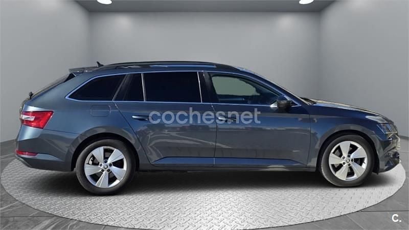 Usado Skoda Superb Active 150 CV (110 kW) 2016 Gris / plata Familiar