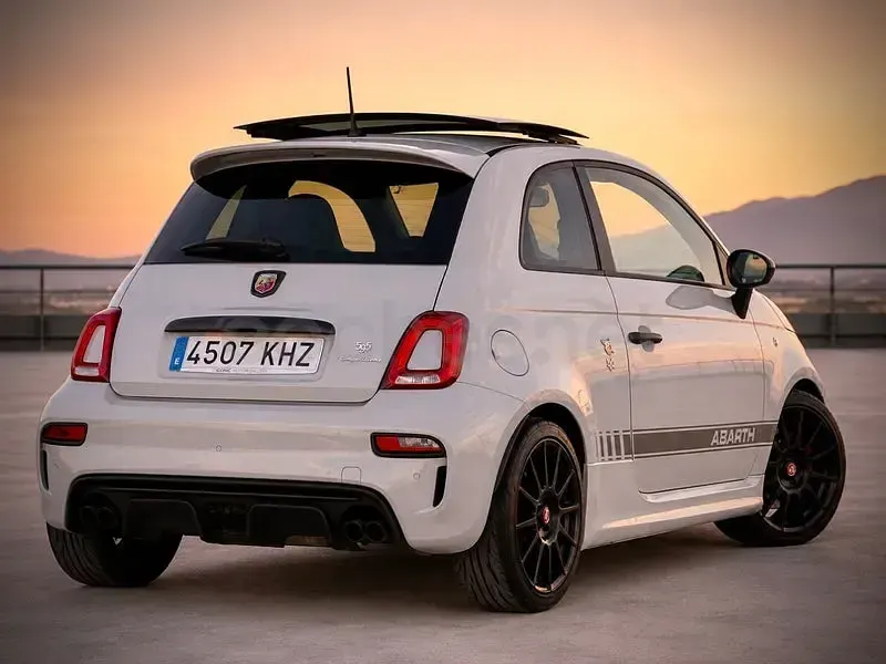 Usado Abarth 595 Competizione 180 CV (132 kW) 2018 Gris / plata Berlina