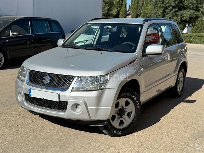Gris / plata Usado 2009 Suzuki Grand Vitara SUV | 7350 € (Precio justo) - Imagen 1/4