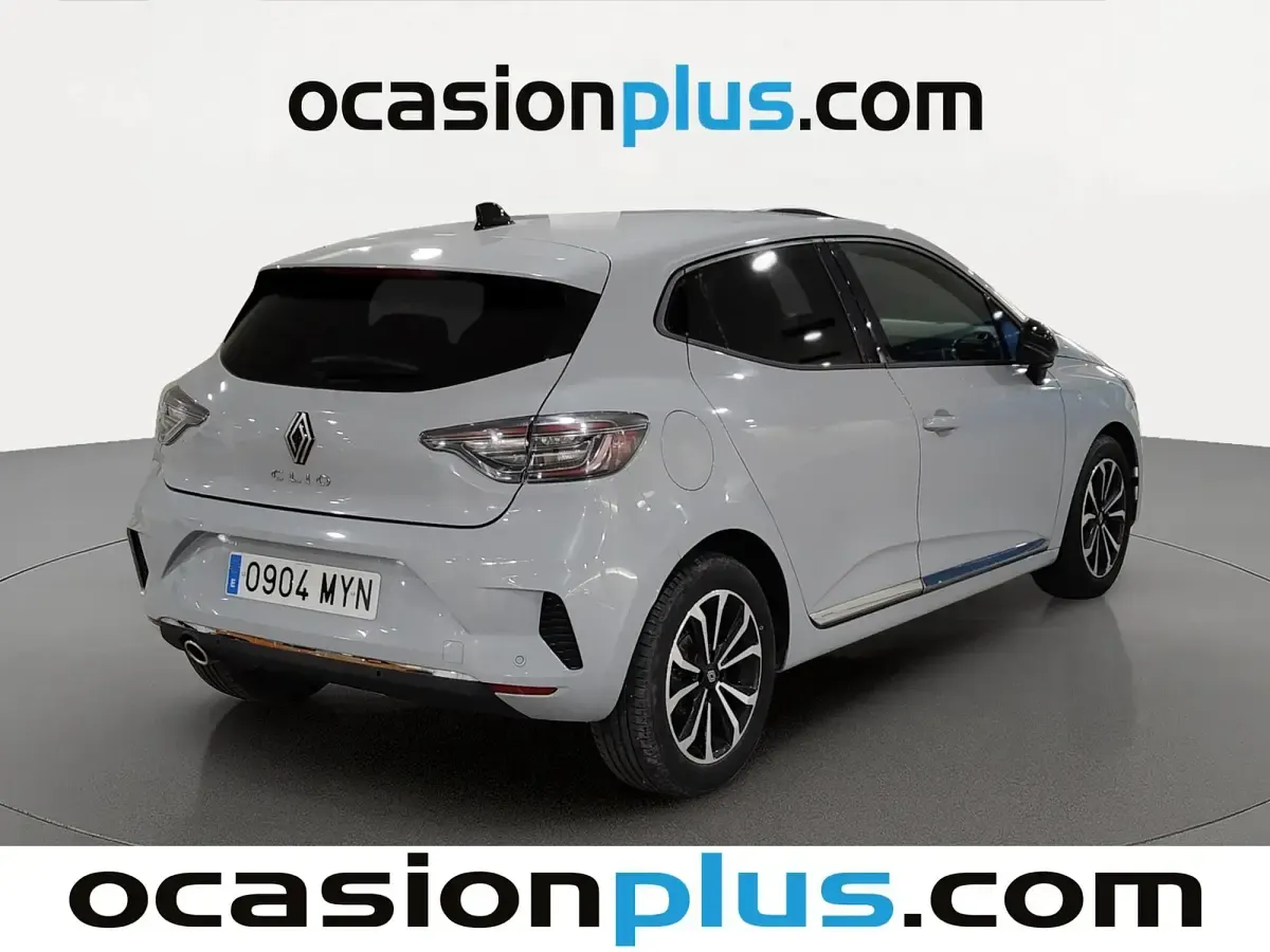 Usado Renault Clio Techno 91 CV (66 kW) 2025 Gris Utilitario