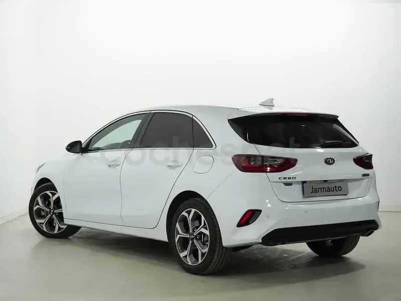 Usado Kia Ceed 120 CV (88 kW) 2021 Blanco Utilitario