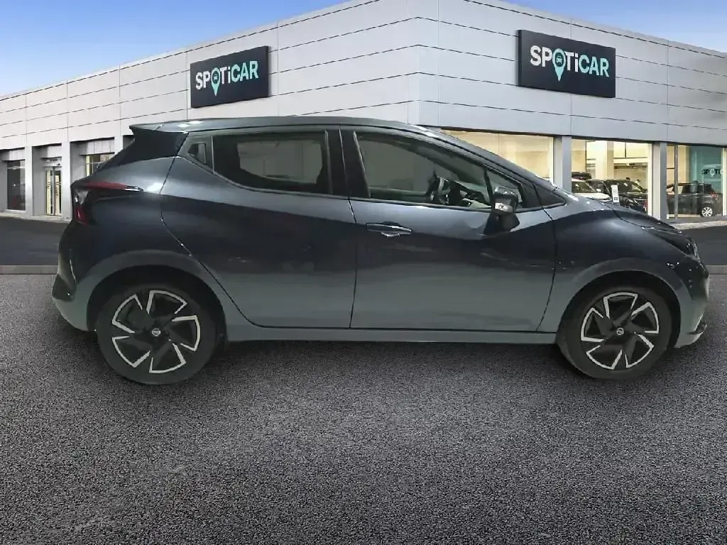 Usado Nissan Micra Acenta 92 CV (67 kW) 2022 Gris Utilitario