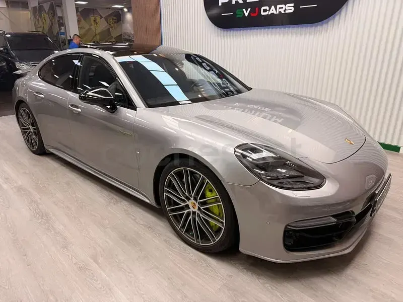 Usado Porsche Panamera Turbo S E-Hybrid Executive Executive 680 CV (500 kW) 2017 Gris / plata Utilitario