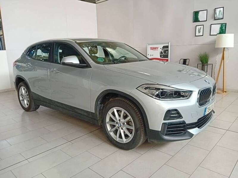 Mineralweiß metallic Usado 2021 BMW X2 Comfort Edition SUV | 24.590 € (Un poco caro) - Imagen 1/4