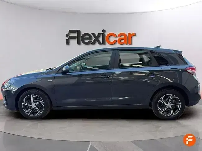 Usado Hyundai i30 136 CV (100 kW) 2021 Gris Berlina