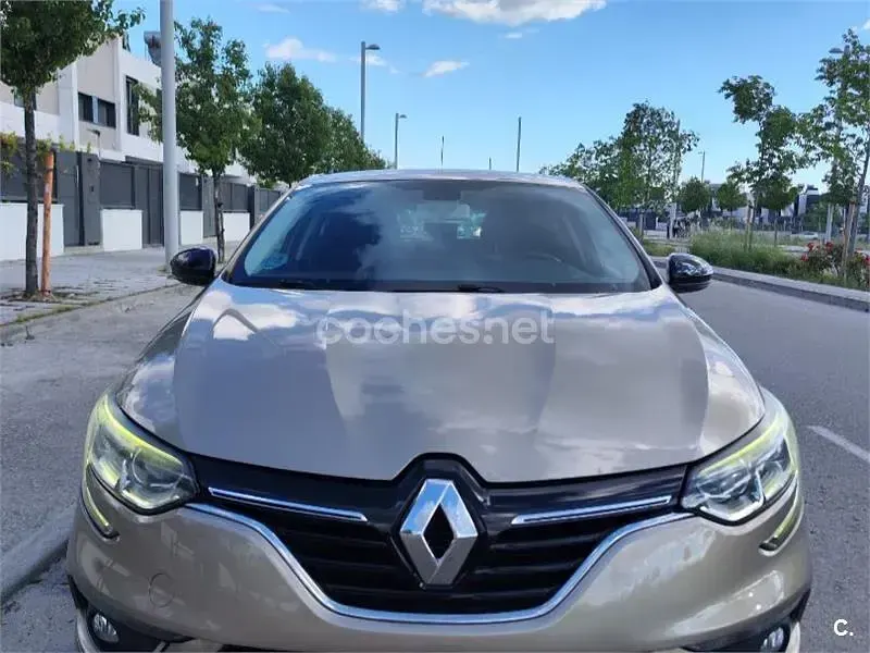 Usado Renault Mégane LIMITED 130 CV (95 kW) 2018 Beige Berlina