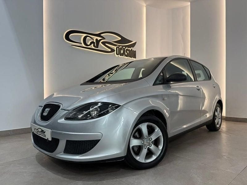 Usado Seat Altea Style 105 CV (77 kW) 2010 Gris / plata Monovolumen