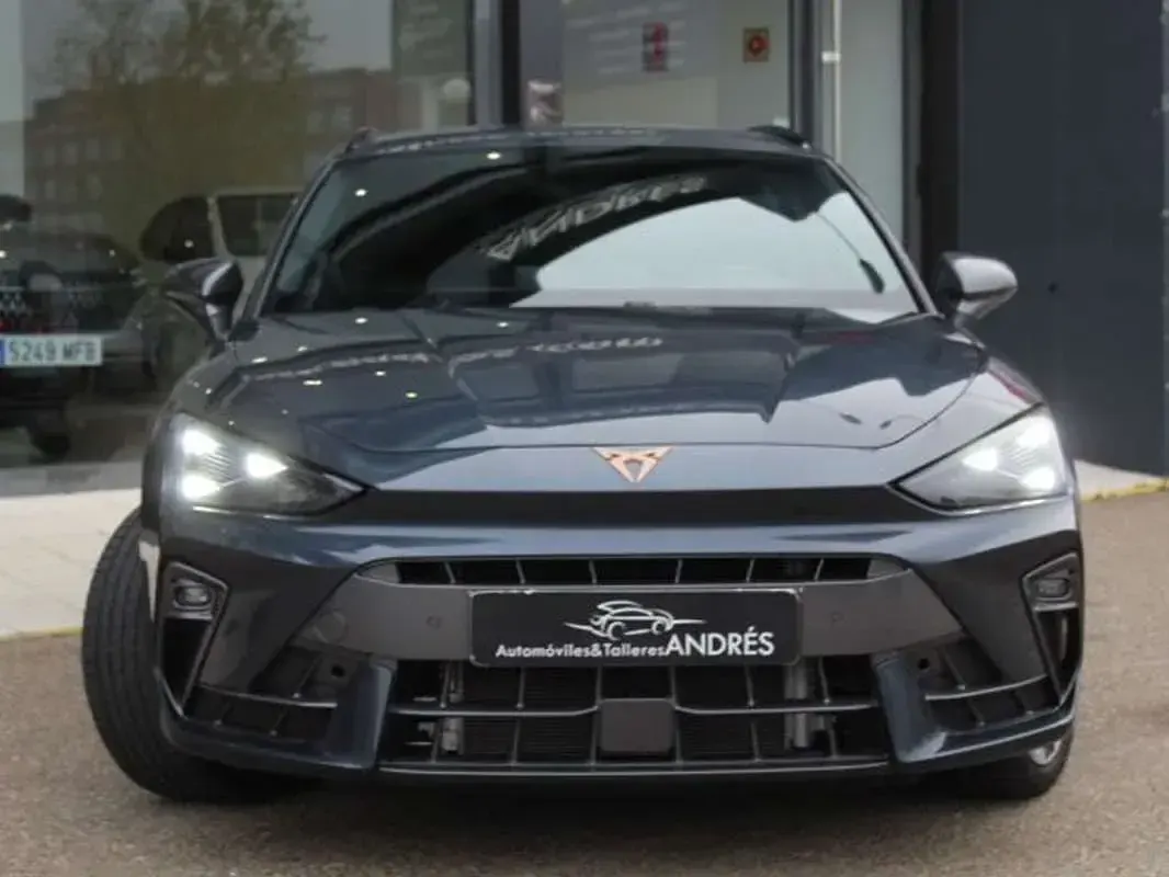 Usado Cupra Leon 150 CV (110 kW) 2024 Gris Utilitario