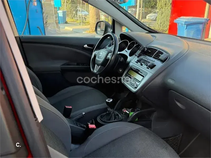 Usado Seat Altea I-Tech 105 CV (77 kW) 2015 Rojo Monovolumen