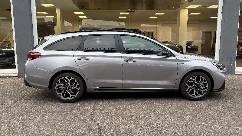 Nuevo Hyundai i30 N Line 100 CV (73 kW) 2025 Gris/plata