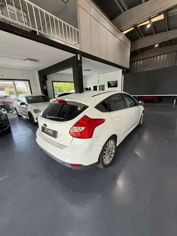 Usado Ford Focus Sport 125 CV (91 kW) 2015 Blanco Utilitario
