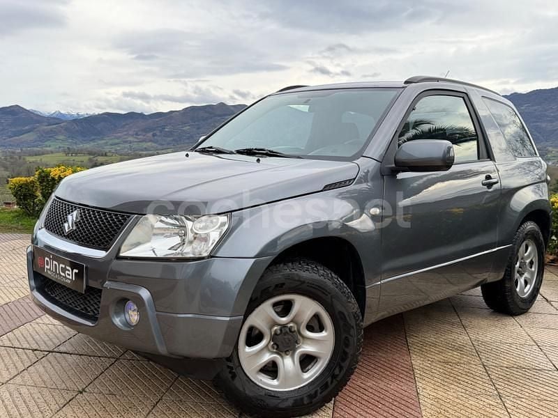 Gris / plata Usado 2006 Suzuki Grand Vitara SUV | 9990 € (Un poco caro) - Imagen 1/4