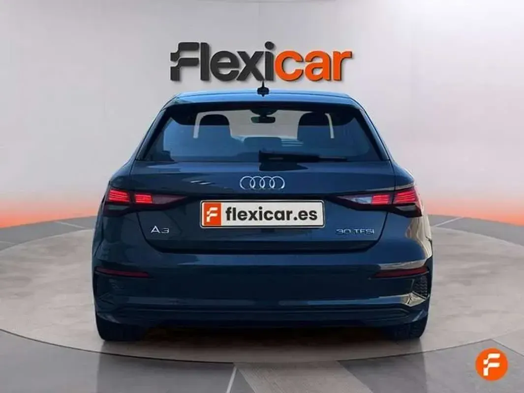 Usado Audi A3 110 CV (80 kW) 2023 Gris Berlina