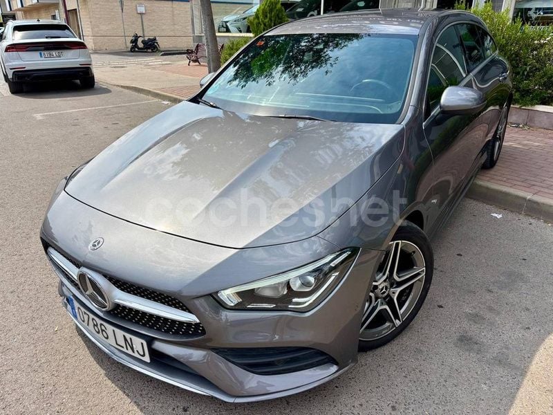 Usado Mercedes CLA200 Shooting Brake 150 CV (110 kW) 2021 Gris / plata Familiar