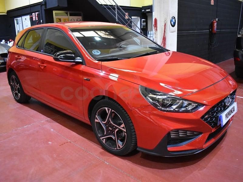 Usado Hyundai i30 N Line 120 CV (88 kW) 2023 Rojo Berlina
