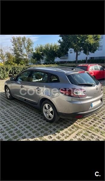 Usado Renault Mégane GrandTour Dynamique 130 CV (95 kW) 2010 Gris / plata Familiar