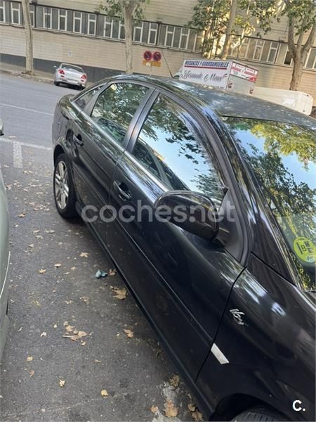 Negro Usado 2006 Opel Vectra Elegance Berlina | 1200 € (Super precio) - Imagen 1/4