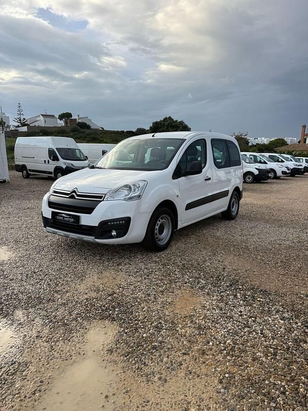 Usado Citroën Berlingo 100 CV (73 kW) 2018 Blanco Monovolumen