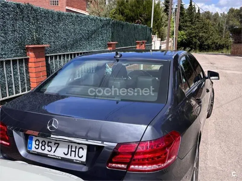 Usado Mercedes E220 Avantgarde 170 CV (125 kW) 2015 Gris / plata Berlina