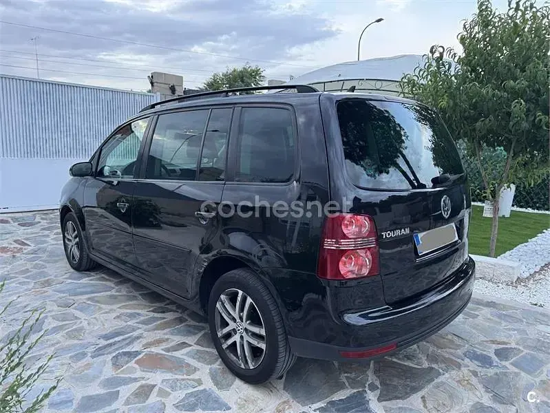 Usado VW Touran Highline 140 CV (102 kW) 2007 Negro Monovolumen