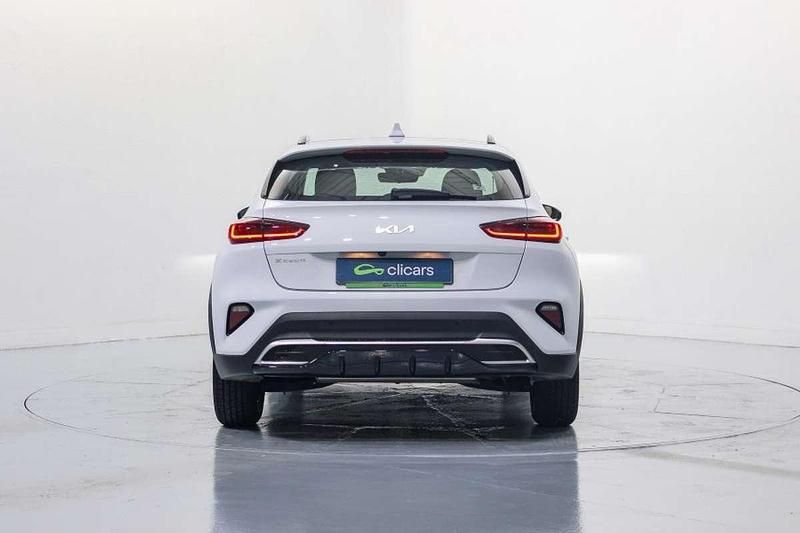 Usado Kia XCeed 101 HP (74 kW) 2024 Branco SUV