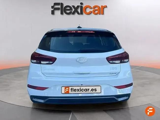 Usado Hyundai i30 120 HP (88 kW) 2024 Branco Sedan