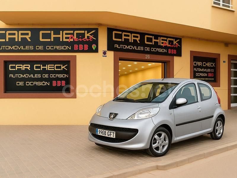 Gris / plata Usado 2008 Peugeot 107 Utilitario | 3995 € (Precio justo) - Imagen 1/4