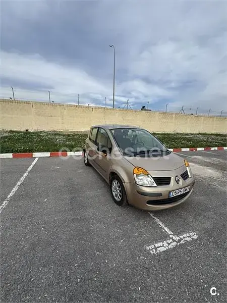 Usado Renault Modus Dynamique 80 CV (58 kW) 2004 Beige Monovolumen