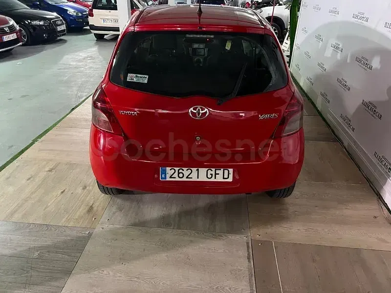 Usado Toyota Yaris 87 CV (63 kW) 2008 Rojo Utilitario