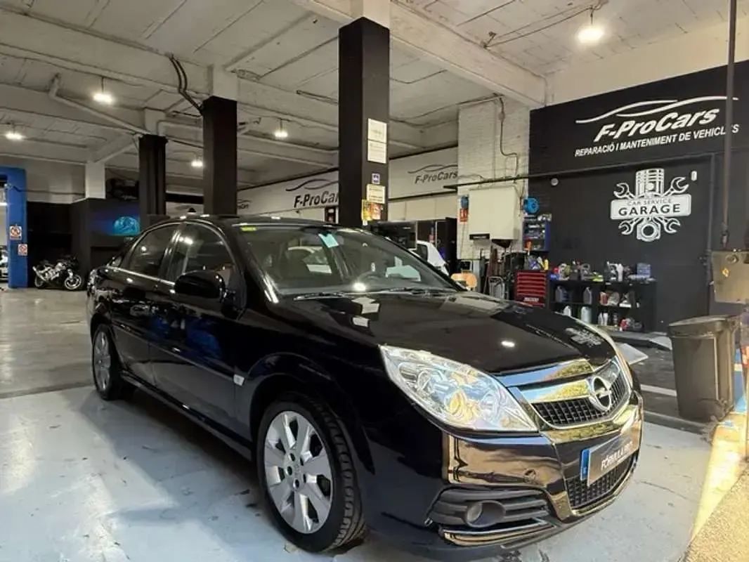 Usado Opel Vectra Elegance 140 CV (102 kW) 2007 Negro Berlina