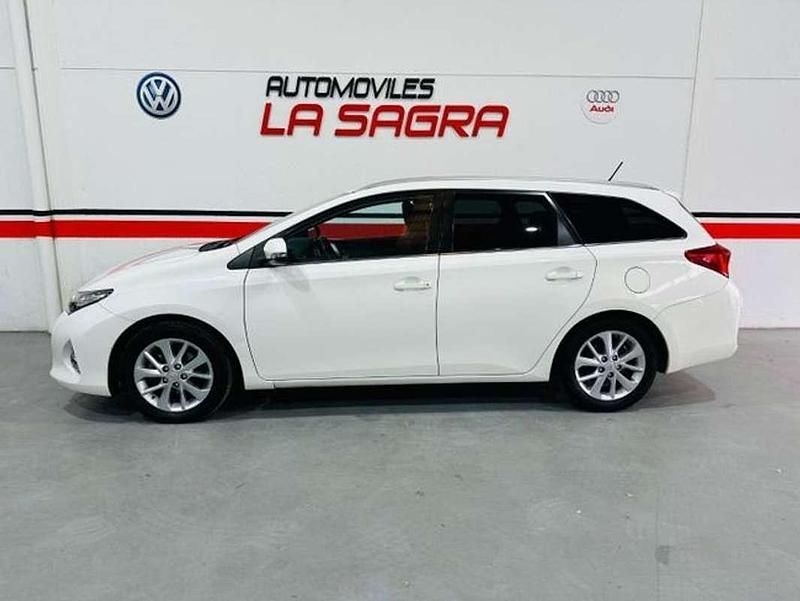 Usado Toyota Auris Touring Sports Business Edition 132 CV (97 kW) 2015 Blanco Familiar