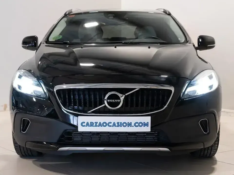 Usado Volvo V40 CC 152 CV (111 kW) 2017 Negro Familiar