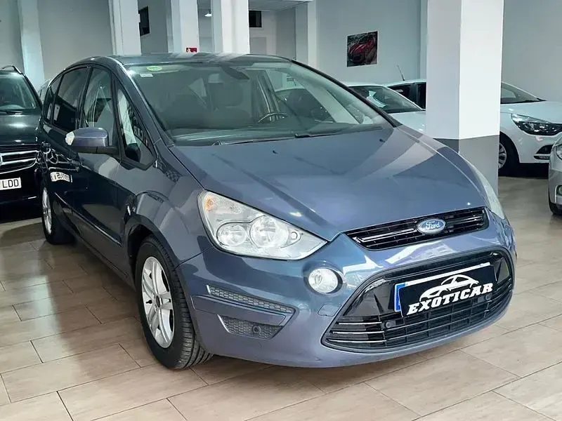Usado Ford S-MAX Trend 140 CV (102 kW) 2014 Gris / plata Monovolumen