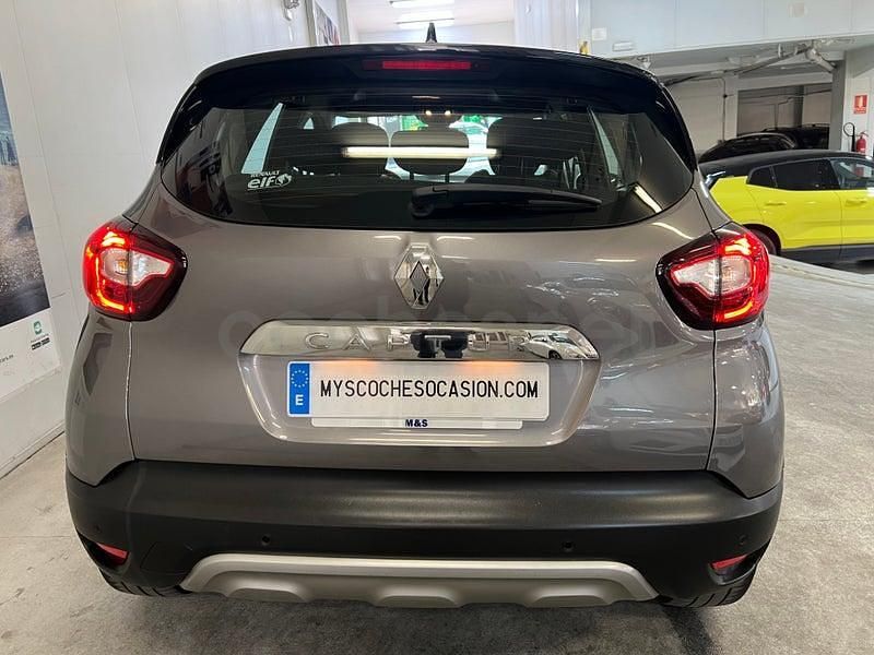Usado Renault Captur Zen 110 CV (80 kW) 2018 Gris / plata SUV