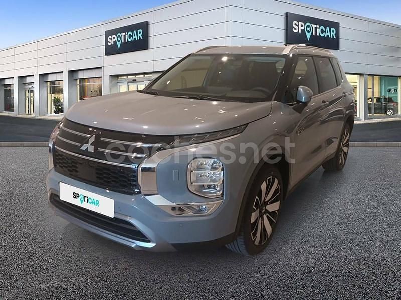 Gris Nuevo 2025 Mitsubishi Outlander P-HEV SUV | 49.900 € (Un poco caro) - Imagen 1/4